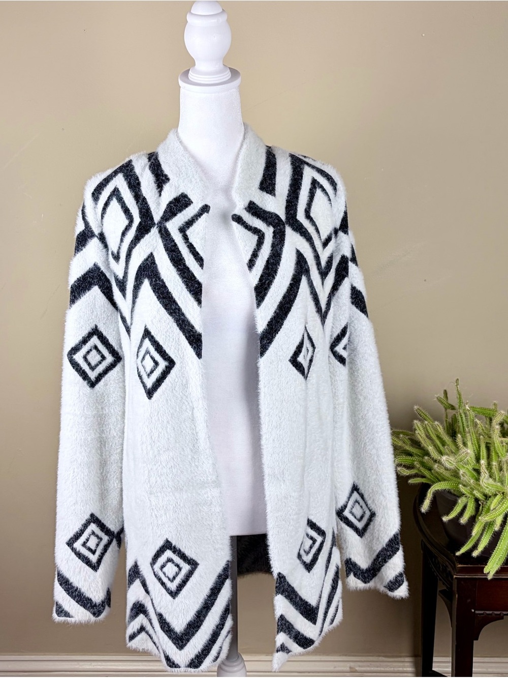Belldini White & Black Cotton Blend Plush Eyelash Cardigan Size XL Comfy Boho